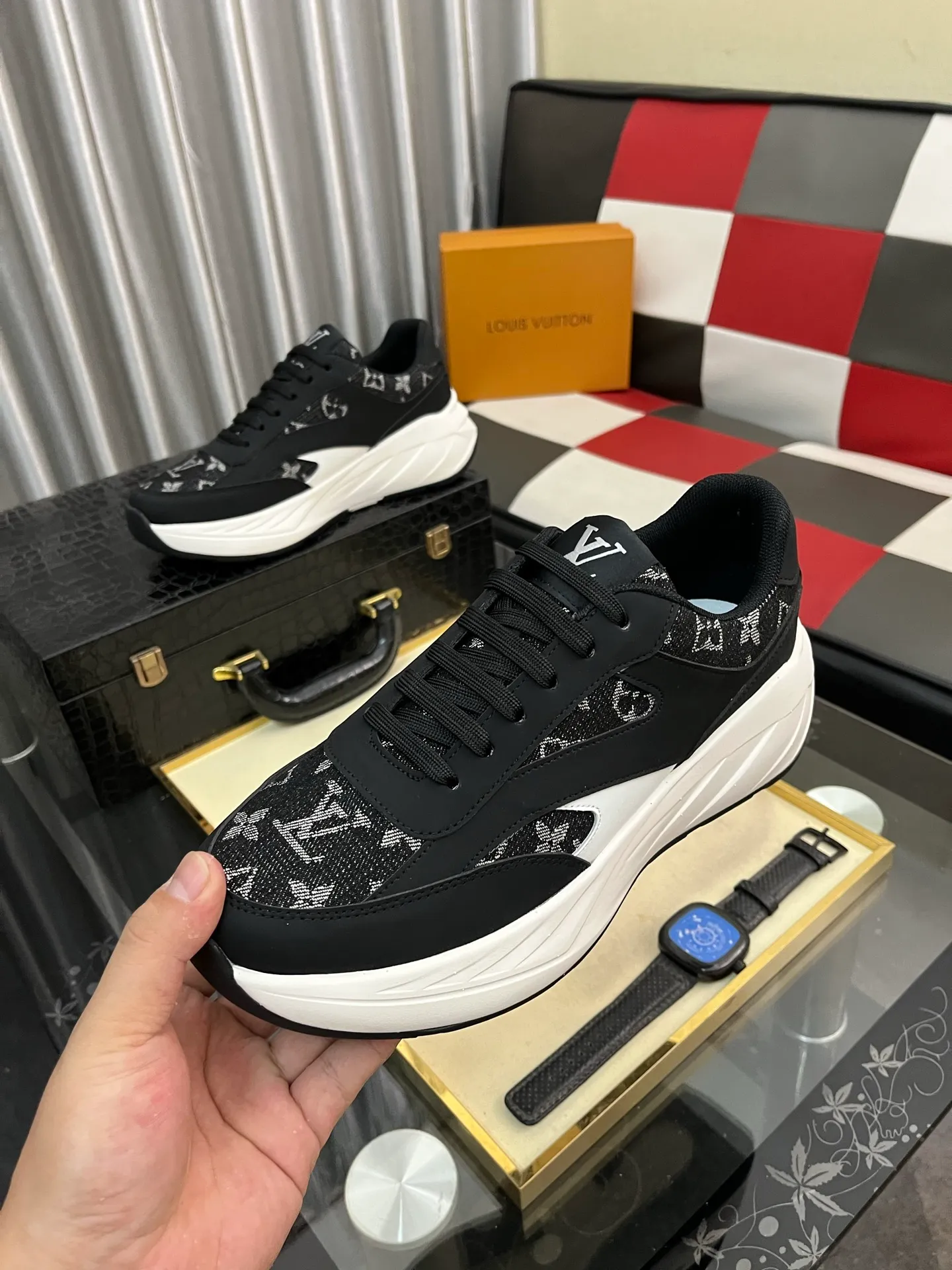 Men's shoes💰438⌚️⌚️《Louis vuitton/LV Louis Vuitton》original quality.~ Unique modern style sneakers. 🏃A must-have casual shoe for trendy men😍😍 Original brand imported from Italy, imported original leather, cowhide lining (refuses to discolor and grind feet) sole: original sole provided by the original factory, French lazy style design ⚠️Fit to the feet, original quality, super comfortable original sole. Code number: 38-442️⃣Colors available